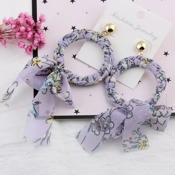 🍒NWOT🍒 RIBBON WRAPPED STATEMENT EARRINGS - Picture 2 of 4